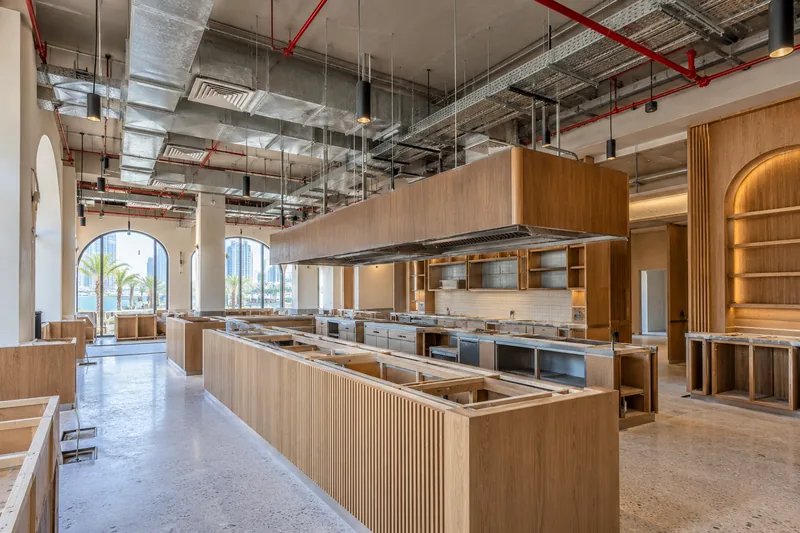 Restaurant fit-out with coordinated ventilation ducts, cable trays and sprinkler pipework